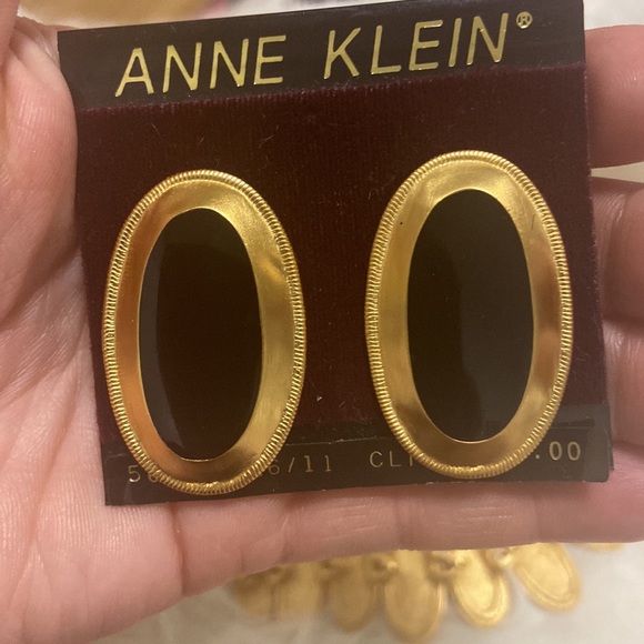 NWT Vintage Anne Klein brushed gold necklace, bracelet, earrings set of three! - Picture 9 of 16